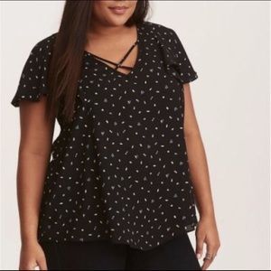 🌼TORRID🌼confetti flutter sleeve blouse
